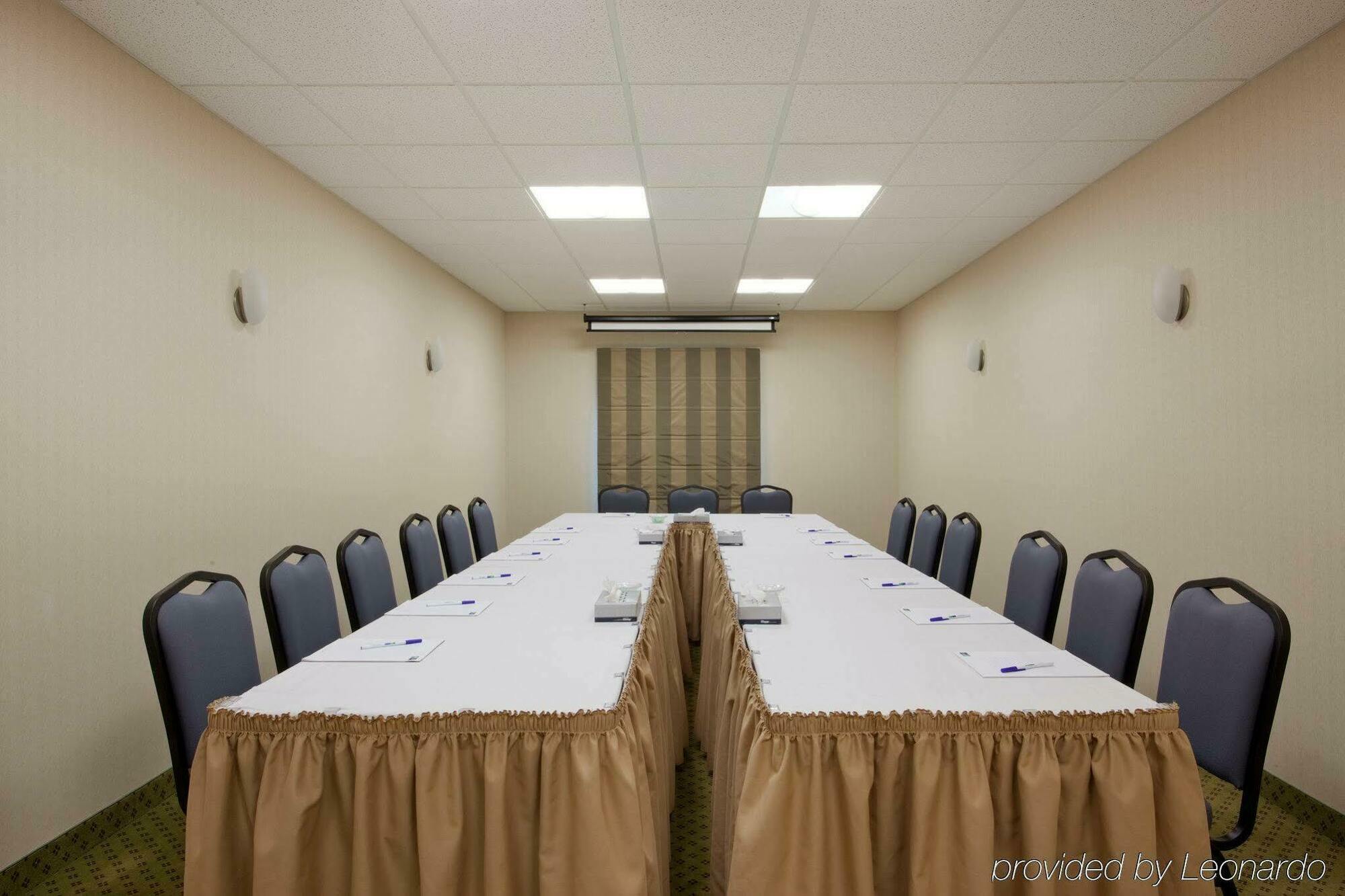 Holiday Inn Express Hotel & Suites Dieppe Airport By Ihg Монктон Экстерьер фото